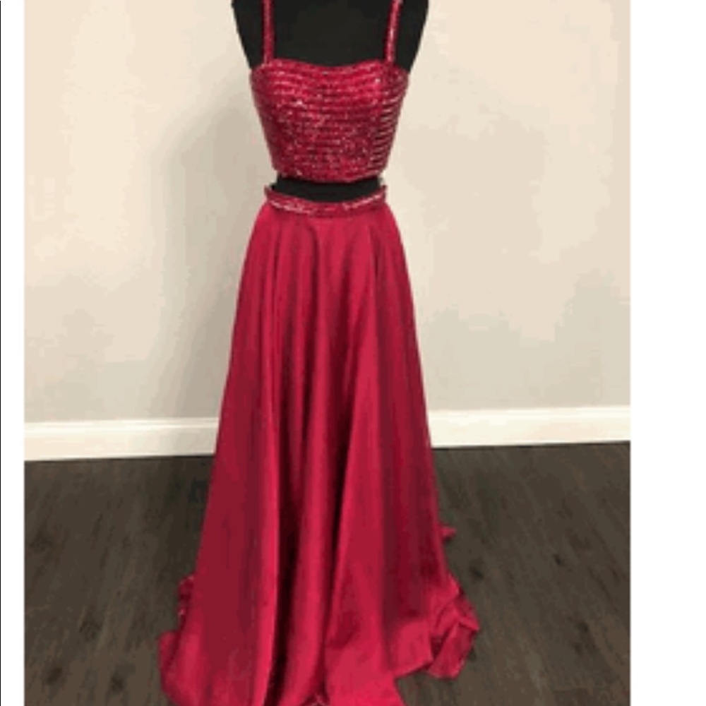 Red Sherri Hill 2 Piece prom dress